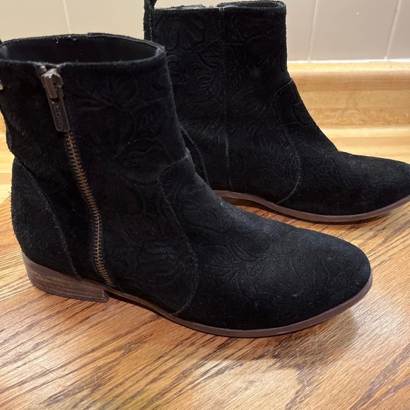 Roxy Rojas Suede Floral Embossed Boots Black Size 7.5 - Picture 3 of 9